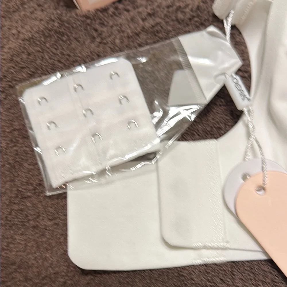 White Supportive Bra with Molded Cups and Adjustable Straps - Picture 4 of 9